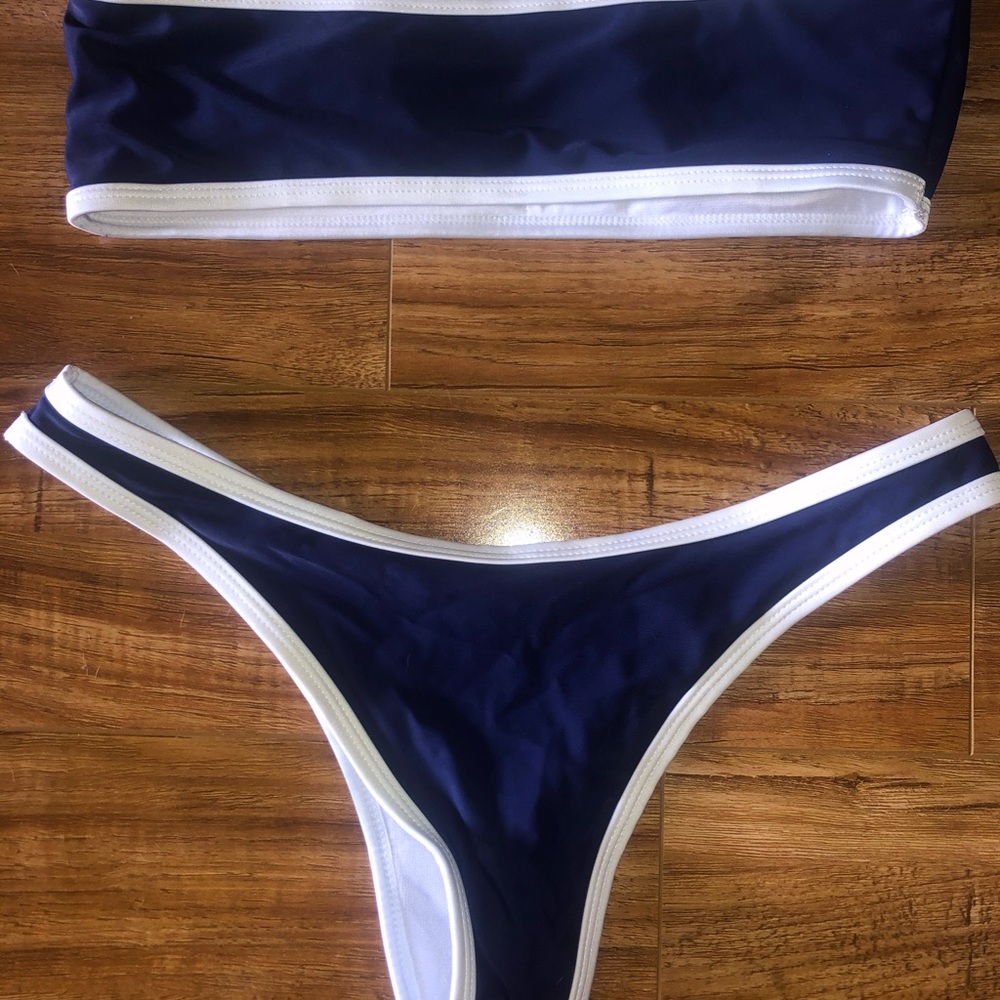 Bikini - Picture 2 of 5